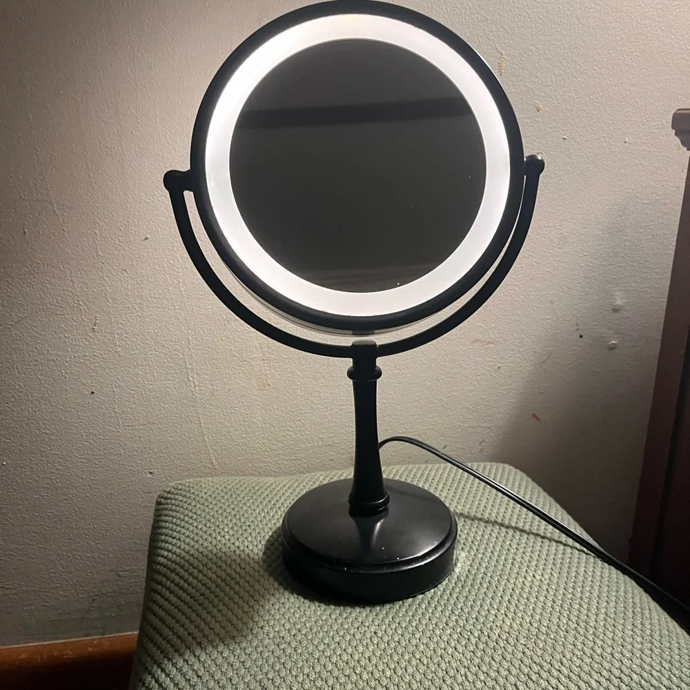 Conair LED lighted mirror - Picture 1 of 2